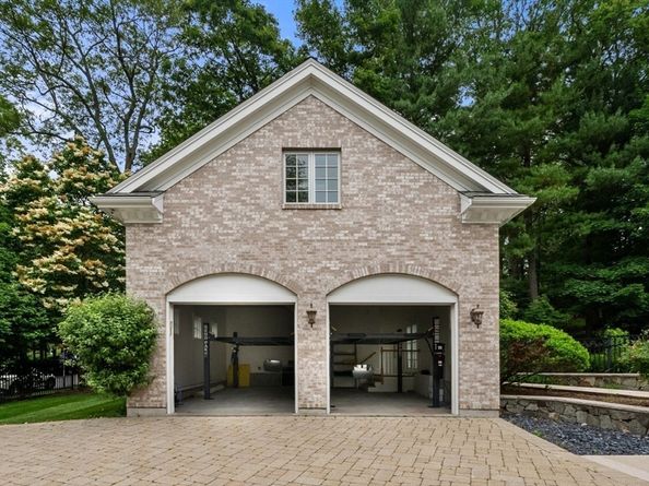 43 Bristol Rd, Wellesley MA 02481
