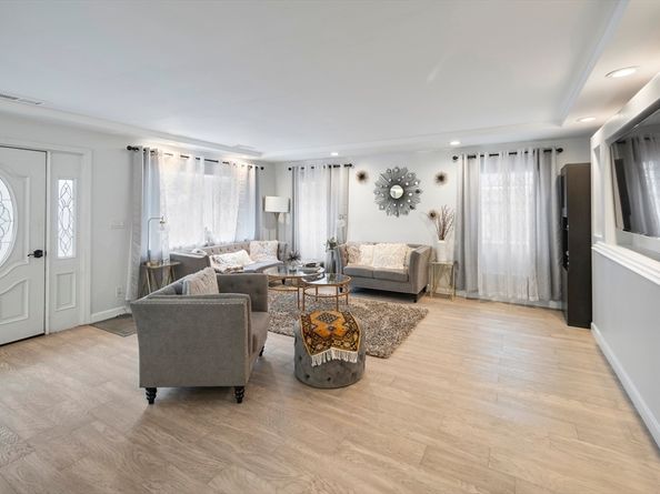 581 California St, Newton MA 02460