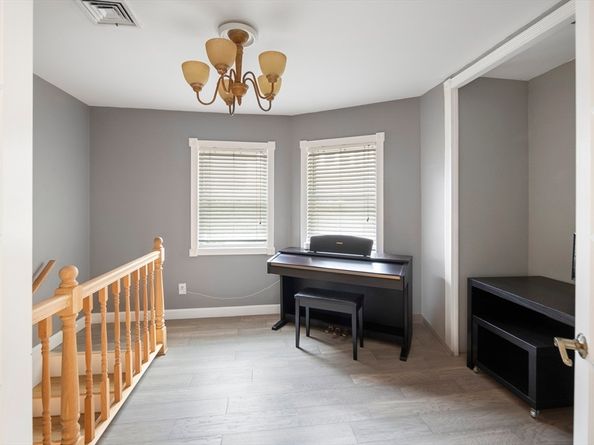 581 California St, Newton MA 02460