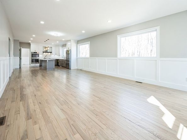 1 Falcon Dr, Shrewsbury MA 01545