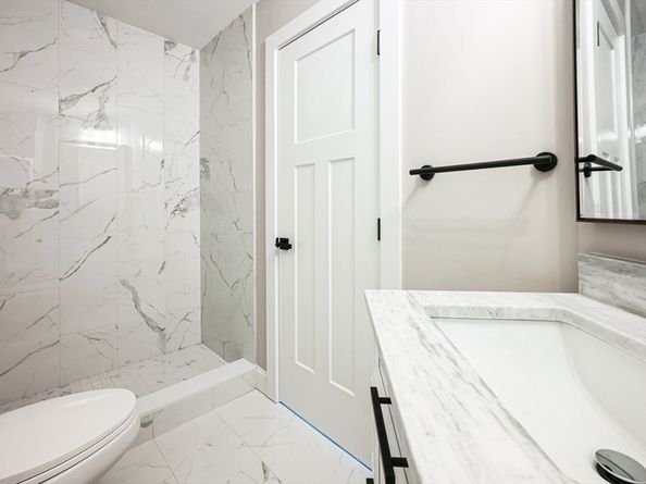 1 Falcon Dr, Shrewsbury MA 01545