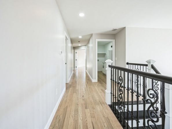 1 Falcon Dr, Shrewsbury MA 01545