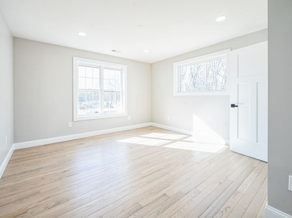 1 Falcon Dr, Shrewsbury MA 01545