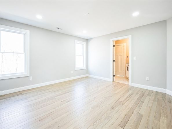 1 Falcon Dr, Shrewsbury MA 01545