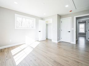 1 Falcon Dr, Shrewsbury MA 01545