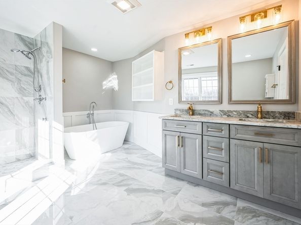 1 Falcon Dr, Shrewsbury MA 01545