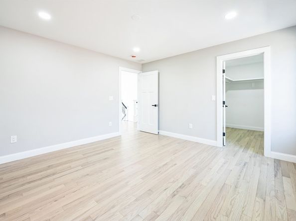 1 Falcon Dr, Shrewsbury MA 01545