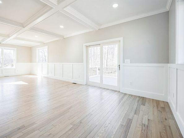 1 Falcon Dr, Shrewsbury MA 01545
