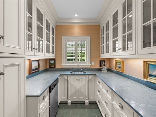 26 Longmeadow Dr, Westwood MA 02090