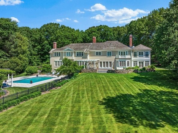 26 Longmeadow Dr, Westwood MA 02090