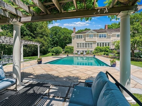 26 Longmeadow Dr, Westwood MA 02090