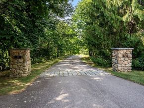 26 Longmeadow Dr, Westwood MA 02090