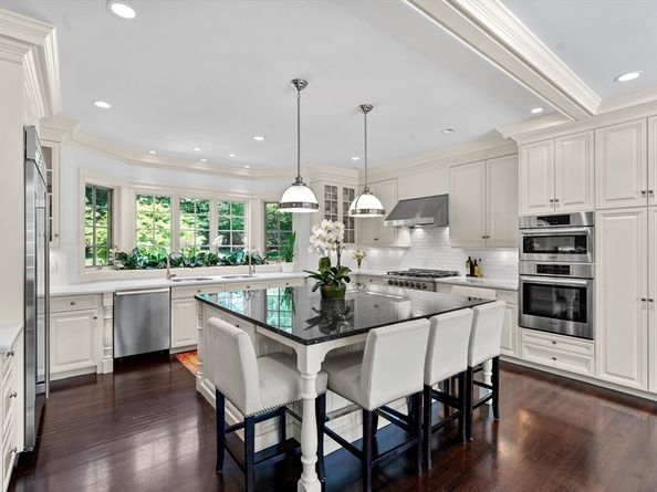 26 Longmeadow Dr, Westwood MA 02090