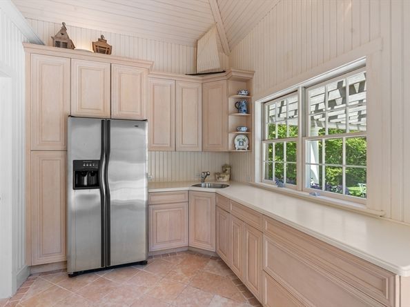 26 Longmeadow Dr, Westwood MA 02090