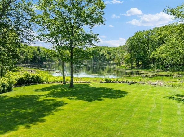 26 Longmeadow Dr, Westwood MA 02090