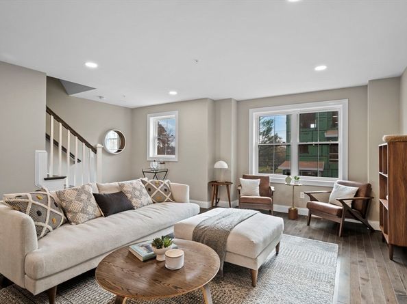 9 Acton Rd 4, Chelmsford MA 01824