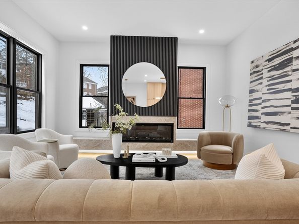 84 East Side Pkwy 84, Newton MA 02460