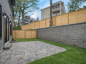 84 East Side Pkwy 84, Newton MA 02460