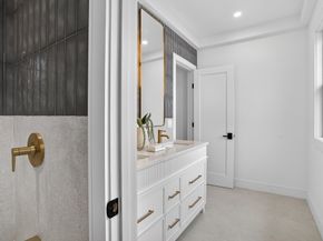 84 East Side Pkwy 84, Newton MA 02460