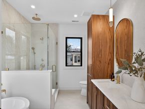 84 East Side Pkwy 84, Newton MA 02460