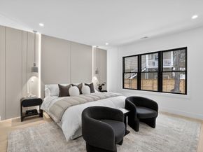 84 East Side Pkwy 84, Newton MA 02460