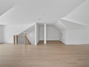 84 East Side Pkwy 84, Newton MA 02460