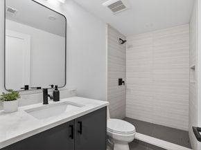 84 East Side Pkwy 84, Newton MA 02460