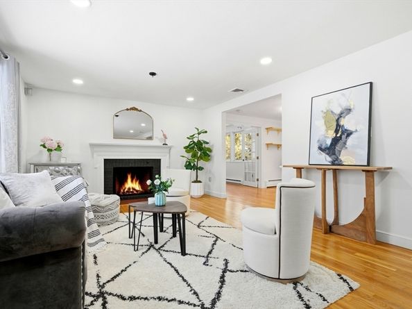 8 Phinney Rd, Lexington MA 02421