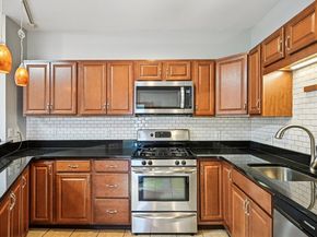 1 Pembroke St 1D, Chelsea MA 02150