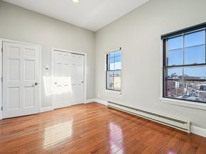 1 Pembroke St 1D, Chelsea MA 02150