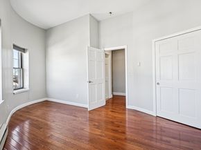 1 Pembroke St 1D, Chelsea MA 02150
