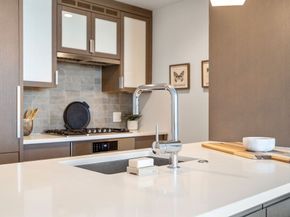 100 Lovejoy Wharf 5H, Boston MA 02205