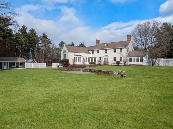 85 Strawberry Hill St, Dover MA 02030