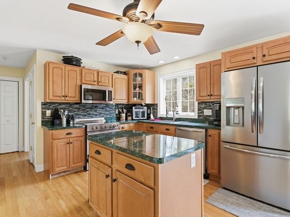 38 Foster Ct, Gardner MA 01440