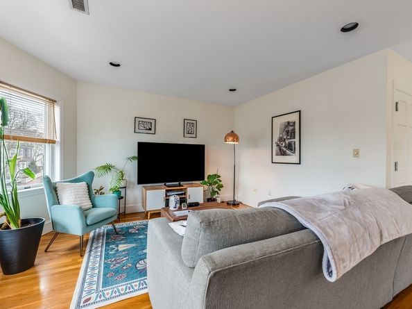 28 Surrey Street 3, Cambridge MA 02138