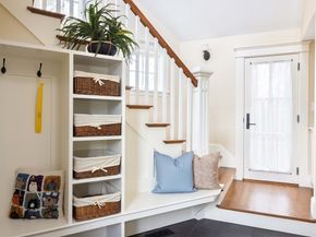 34 Pilgrim Rd, Newton MA 02468