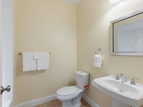 38 Courtyard Pl 38, Lexington MA 02420