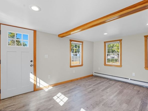 5 Carlton Ct, Oxford MA 01540