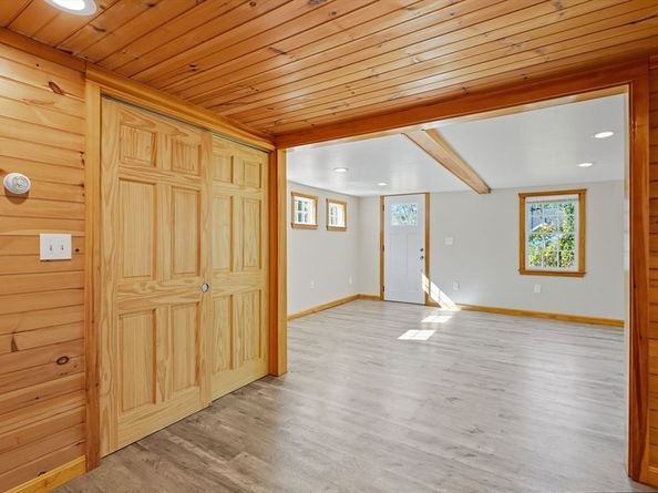 5 Carlton Ct, Oxford MA 01540