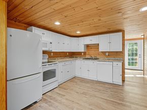 5 Carlton Ct, Oxford MA 01540