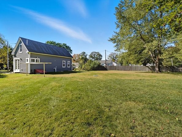 5 Carlton Ct, Oxford MA 01540