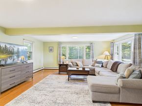 318 South St, Hanson MA 02341