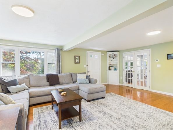 318 South St, Hanson MA 02341