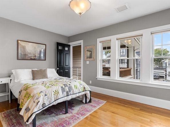 15 Banks St 4, Waltham MA 02451