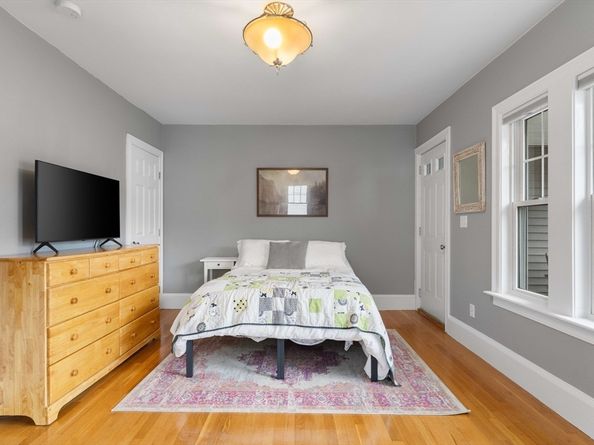 15 Banks St 4, Waltham MA 02451