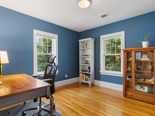 15 Banks St 4, Waltham MA 02451