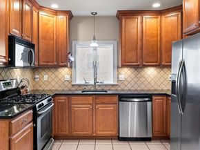 15 Banks St 4, Waltham MA 02451