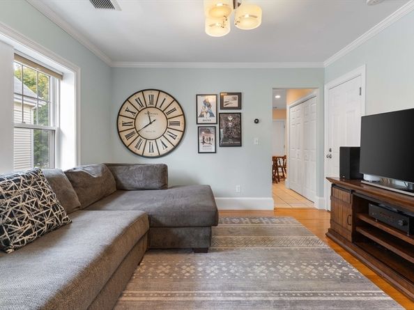 15 Banks St 4, Waltham MA 02451