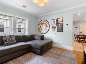 15 Banks St 4, Waltham MA 02451