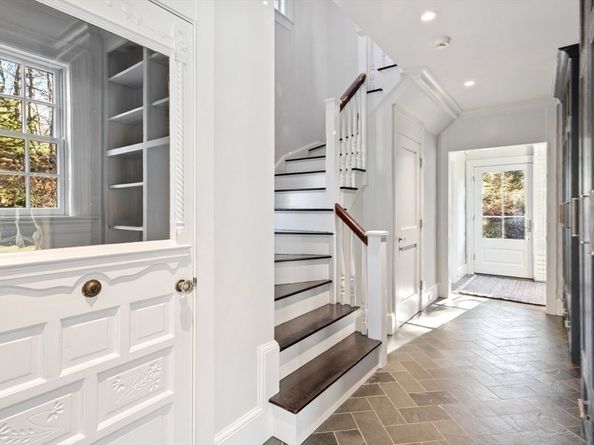 10r Martins Lane, Hingham MA 02043
